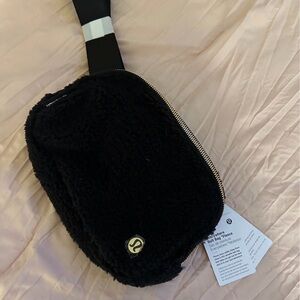 Lululemon Everywhere Belt Bag *Fleece